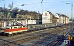 Die in S-Bahnfarben lackierte 111 130 mit N 5422 nach Düsseldorf in Wuppertal-Oberbarmen. (05.12.1983) <i>Foto: Wolfgang Bügel</i>