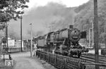 50 1543 fährt mit einem Güterzug durch Eppstein im Taunus. (15.05.1965) <i>Foto: Kurt Eckert</i>