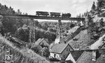 Eine pr. T 9.3 mit einem Zug auf dem 99 m langen und 29 m hohen Krockstein-Viadukt bei Rübeland-Neuwerk. (1929) <i>Foto: RVM</i>