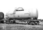Ein erbeuteter russischer Kesselwagen, der bereits in Reichsbahnbeschriftung (Deutsche Reichsbahn Ru Nr. 153749) umgezeichnet wurde, während des Zweiten Weltkriegs in Gomel. (1943) <i>Foto: RVM (Schuster)</i>