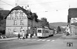 Tw 79 mit Bw 147 am Hotel Kaiserhof in der Bahnhofsstraße von Neckargemünd. (26.05.1962) <i>Foto: Helmut Röth *</i>