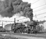 CSD 556.0292, eine in den Jahren 1951 bis 1958 entstandene Neubaulok mit insgesamt 510 Exemplaren, fährt mit einem Güterzug aus Pilsen. (16.05.1968) <i>Foto: Joachim Claus</i>