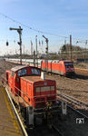 Der über die Güterzugstrecke umgeleitete IC 2204 (Koblenz Hbf - Emden Außenhafen) im Bahnhof Düsseldorf-Rath. (16.03.2017) <i>Foto: Joachim Bügel</i>