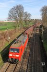 Und noch ein Bild vom dem "Murphyzug", der das Bild der E 10 1309 in Gruiten versaute: 152 116 mit dem umgeleiteten EZ 51333 (Hagen-Vorhalle - Kreuztal) bei Haan. (25.03.2017) <i>Foto: Joachim Bügel</i>