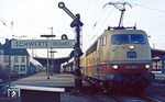 Nach der Überholung des D 2641 erhält 103 001 Ausfahrt im Bahnhof Schwerte vor Meßzug Dsts 83944 nach Holzwickede. (13.02.1984) <i>Foto: Joachim Bügel</i>