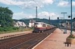 Die erste Serienmaschine der Baureihe 103, die am 8. Janaur 1971 angeliefert wurde, fährt mit einem IC durch den Bahnhof Boppard nordwärts. (08.1982) <i>Foto: E. A. Wood</i>