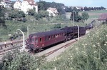 50 1462 (Bw Villingen) im Az-Dienst mit VS 145 404 im Bahnhof Sommerau auf der Schwarzwaldbahn. (09.1963) <i>Foto: Heinz Hangarter</i>