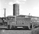 Rangierlok T 211 0001, gebaut von Ceskomoravska-Kolben-Danek (CKD) in Praha. Neben dem Bau von Dampfloks wurde ab 1953 bei CKD diese Rangierlok konstruiert und im Jahr 1956 der Prototyp T 211 0001 an die CSD geliefert. Die einfache Konstruktion, leichte Bedienung und problemlose Instandhaltung überzeugten, so dass von 1957 bis 1961 in verschiedenen Werken insgesamt 835 Exemplare produziert wurden. Die kleine Lok wurde für den leichten Rangierdienst, Verschub in Depots sowie als leichte Werklokomotive verwendet. Als Leistungsquelle diente der LKW-Dieselmotor Tatra 111 A, die Leistungsübertragung besorgte das bei dem Triebwagen M 131.1 bewährte Mylius-Getriebe. Außer für die CSD wurde diese Maschine für verschiedene Betriebe und in den Export (DDR, China, Bulgarien, Ägypten, UdSSR, Polen, Rumänien, Albanien, Irak, Indien und Ungarn) in den verschiedensten Ausführungen geliefert. (15.04.1969) <i>Foto: Joachim Claus</i>