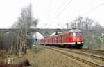 430 423 kreuzt als N 5325 das Viadukt der ehemaligen KBS 331 (Bochum-Langendreer - Dortmund-Löttringhausen) in Witten-Sonnenschein. (17.03.1984) <i>Foto: Wolfgang Bügel</i>