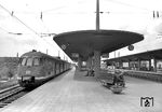 ET 30 004 ist soeben am Bahnsteig 6 des neuen Bochumer Hauptbahnhofs eingetroffen.  (20.06.1962) <i>Foto: Walter Hollnagel</i>