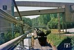 Das letzte Bild eines planmäßigen Dampfgüterzuges im Angertal: 053 075 mit dem Leerpark des Sondergüterzuges Gdg 75224 an den Kalkwerken Rohdenhaus. (02.07.1976) <i>Foto: Wolfgang Bügel</i>