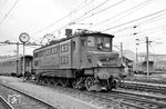 Die Ae 4/7 war eine Universallokomotive der SBB mit dem sogenannten Buchli-Antrieb. Nicht zuletzt Dank des von Jakob Buchli entworfenen Antriebs war sie eine der langlebigsten Lokomotiven. Sie zog während sieben Jahrzehnten, von den 1920er bis in die 1990er Jahre, Personen- und Güterzüge in der Schweiz. (02.06.1962) <i>Foto: Helmut Röth *</i>