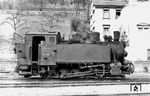 Für die Schmalspurbahn Nagold – Altensteig wurde 99 193 im Jahre 1927 von der Maschinenfabrik Esslingen gebaut. 40 Jahre lang war sie ausschließlich dort im Einsatz. Nach ihrer Ausmusterung im November 1967 wurde sie 1969 in die Schweiz verkauft. Im Lokbf Altensteig präsentiert sich die Lok weihnachtlich geschmückt dem Fotografen.  (24.12.1953) <i>Foto: Dr. Scheingraber</i>