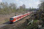 Nachdem die BR 420 zuletzt auf der S-Bahn Linie 9 (Haltern - Wuppertal) vor einigen Jahren von neuen 422 abgelöst wurden, ist dies nun ein erneutes Revival dieser Baureihe im Ruhrgebiet. In Essen-Eiberg sind 420 418 und 420 479 auf der S-Bahn Linie 1 unterwegs. (02.04.2017) <i>Foto: Marcus Henschel</i>