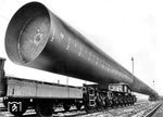 Transport eines 74m langen Pylons der Fa. MAN in Mülheim an der Ruhr.  (1965) <i>Foto: Willi Marotz</i>