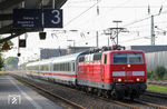 Der Vollständigkeit halber auch noch der PbZ 2471 nach Frankfurt/M, diesmal (wieder) mit 181 211 bei der Durchfahrt im Bahnhof Hilden, dem Murphy wieder die planmäßige Fotowolke bescherte. (29.04.2017) <i>Foto: Joachim Bügel</i>
