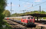 Mit gut zweistündiger Verspätung fuhr der Sonderzug DPE 349 von Hetzerath nach Münster mit 218 483 durch den Bahnhof Gruiten. (06.05.2017) <i>Foto: Joachim Bügel</i>