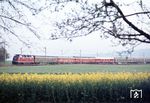 220 011 vor dem mit 3 Schlafwagen verstärkten D 597 (Hamburg - Stuttgart) bei Lauda.  (28.04.1975) <i>Foto: Peter Schiffer</i>