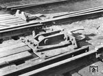 Dieses Foto gibt Rätsel auf. Es zeigt die Verriegelung einer Drehscheibe/Drehbühne mit einem Strahlengleis. Möglicherweise wurde die Fähranlage im Bahnhof Cherson Fähre über eine Drehscheibe bedient. Ein Gleisplan könnte das Rätsel lüften. (1943) <i>Foto: RVM (Hollnagel)</i>