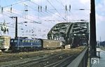 110 247 war während ihrer kompletten Einsatzzeit vom 13.06.1962 bis 04.01.2001 beim Bw Dortmund Bbf (später Bw Do 1) beheimatet und erreicht hier den Kölner Hauptbahnhof. (23.03.1979) <i>Foto: Prof. Dr. Willi Hager</i>