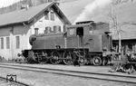 Lok 8 der Tegernseebahn (Krauss-Maffei, Baujahr 1942) in Tegernsee. Als einzige Lok war sie mit einem Lotter-Drehgestell (unter dem Führerstand) ausgerüstet worden, das aus der zuvor ausgemusterten E 79 02 stammte. (01.03.1959) <i>Foto: Gerd Wolff</i>
