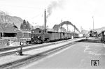 Lok 4 (Krauss, Baujahr 1909) mit einem Personenzug im Bahnhof Jenbach. (01.03.1959) <i>Foto: Gerd Wolff</i>