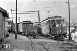Zugkreuzung im Bahnhof Mutters, rechts der Zug nach Innsbruck mit Tw 1. (08.03.1959) <i>Foto: Gerd Wolff</i>