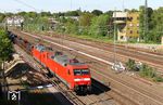 Mit EZ 51283 (Hagen-Vorhalle - Gremberg) fahren 152 031 und 152 112 durch Solingen Hbf. Im Hintergrund steht das letzte alte Relikt des Bahnhofs, das ehemalige Stellwerk "Sof", das von 1964 bis 2012 den Betrieb hier steuerte. (15.05.2017) <i>Foto: Joachim Bügel</i>