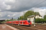 1440 303 mit 1440 802 als S 30857 (Mönchengladbach - Hagen) im Bahnhof Gruiten, der zum Fahrplanwechsel 2017/18 in Haan-Gruiten umbenannt werden soll. (20.05.2017) <i>Foto: Joachim Bügel</i>
