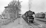 23 019 mit einem Nahverkehrszug auf der Strecke Crailsheim - Heilbronn im Bahnhof Öhringen.  (15.12.1968) <i>Foto: Burkhard Wollny</i>