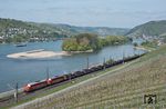 My 1149 und My 1155 der Altmark Rail mit DGV 52596 (Brohl/Rhein - Bernburg/Saale) im Rheintal bei Lorch. (20.04.2017) <i>Foto: Joachim Schmidt</i>