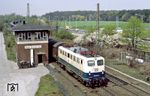 Die Offenburger 139 315 mit einem Stückgutzug hoch im Norden am Abzweig Tiefenbroich bei Ratingen. (26.04.1984) <i>Foto: Wolfgang Bügel</i>