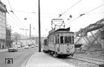 Triebwagen 240 (Baujahr 1925) der Wuppertaler Stadtwerke (WSW) auf der Linie 8 (Schwelm - Barmen) an der Haltestelle "Werther Brücke" in Wuppertal-Barmen. Links die Bundesstraße 7 ("Höhne"), rechts überholt eine Schwebebahn. (28.03.1964) <i>Foto: Helmut Röth *</i>