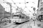 Tw 8017 (DÜWAG/Kiepe/AEG) war 1960 in Dienst gestellt worden und ist hier auf der Linie 11 zur Weiherstraße nach Wuppertal-Wichlinghausen auf der Bundesstraße 7 an der Kreuzung Berliner Straße/Brändströmstraße in Wupperfeld unterwegs. (28.03.1964) <i>Foto: Helmut Röth *</i>