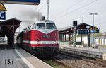 118 770 übernahm einen Zubringerzug zur Dampfveranstaltung auf Usedom, der hier im Bahnhof Pasewalk bereitgestellt wird. (12.05.2017) <i>Foto: Joachim Schmidt</i>