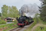 "86 1323" hinter Zempin auf dem Weg nach Zinnowitz. (14.05.2017) <i>Foto: Joachim Schmidt</i>