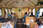 Im Zug zwischen Heringsdorf und Zinnowitz. Die Wagen gehören zum Schweriner Traditionszug. (14.05.2017) <i>Foto: Joachim Schmidt</i>
