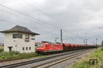 185 090 mit Werbung für das "Bombardier Werk Kassel" vor Gz 51782 in Hirschaid. (18.08.2010) <i>Foto: Joachim Bügel</i>