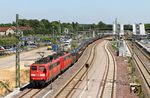 151 125 und 151 055 kamen in Opladen vor GM 60305 (Oberhausen West - Andernach) außerplanmäßig zum Halten, weil diverse Reisezugumleiter, die über die Güterbahn fuhren, Vorrang hatten. (19.06.2017) <i>Foto: Joachim Bügel</i>