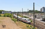 402 006 fädelt sich als ICE 859 (Köln Hbf - Berlin Ostbahnof) im Bahnhof Opladen von der Güterzugstrecke kommend auf den Regelfahrweg nach Wuppertal ein. (19.06.2017) <i>Foto: Joachim Bügel</i>