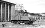 Im Jahre 1905 beschaffte die Lokalbahn Aktien-Gesellschaft (LAG) eine Elektrolok für den Güterzugdienst auf der Ammergaubahn von Murnau nach Oberammergau. Der Fahrzeugteil stammte von der Maschinenfabrik Katharinahütte in Rohrbach (Pfalz) (heute Rohrbach), die elektrische Ausrüstung von den Siemens-Schuckertwerken (SSW). LAG 1 (die spätere E 69 01) war die erste Einphasenwechselstrom-Lokomotive in Deutschland wurde durch zwei Motoren in Tatzlager-Anordnung angetrieben. Nach ihrer Ausmusterung im Jahr 1954 kam die Lok in das DB-Ausbesserungswerk München-Freimann, wo sie einschließlich des Original-Stromabnehmers, in den Zustand der LAG-Zeit zurück versetzt wurde und als Denkmal in den Grünanlagen des Werkes stand. Nach der Schließung des Aw (1995) war sie bis 2006 im Deutschen Museum in München ausgestellt. Seit 2006 steht sie mit anderen aus Platzmangel verlegten Lokomotiven im Museum Lokwelt Freilassing in Freilassing. (03.03.1959) <i>Foto: Gerd Wolff</i>
