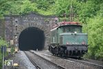 Mit dem vorletzten Schiebeeinsatz einer 194 überhaupt, ist 194 158 am Schwarzkopftunnel eingetroffen. (24.05.2017) <i>Foto: Joachim Schmidt</i>