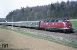 220 003-8 befördert den aus grünen Bm-Wagen gebildeten D 594 (Stuttgart - Würzburg - Hamburg) bei Eubigheim. (25.04.1975) <i>Foto: Peter Schiffer</i>