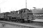 86 448 (WLF, Baujahr 1941) mit einem Personenzug in Kaiserslautern Hbf. 2 Monate später war sie bereits abgestellt. (25.04.1964) <i>Foto: Helmut Röth *</i>