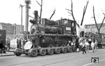 Anlässlich eines Festumzuges war in Ludwigshafen u.a. 99 7204 von der Schmalspurbahn Mosbach - Mudau auf einem Culemeyer-Fahrzeugroller anwesend. (26.04.1964) <i>Foto: Helmut Röth *</i>