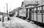 Züge der Albtalbahn in Ettlingen Stadt. (11.06.1959) <i>Foto: Gerd Wolff</i>