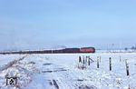 044 180 mit einer 216 als Vorspannlok vor Gdg 47497 an einem kalten Wintertag bei Wierthe. (02.1976) <i>Foto: Dr. Uwe Knoblauch</i>