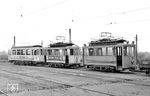 Tw 16 und Tw 13 mit Bw 23 in Distelrath. Die 1908 bei Herbrand gebauten Fahrzeuge wurden 1964 ausgemustert. (24.04.1960) <i>Foto: Gerd Wolff</i>