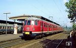 Zum Sommerfahrplan 1984 endete der Einsatz des ET 430, der jahrzehntelang das Kennzeichen eines schnellen Personennahverkehrs im Ruhrgebiet war. Am letzten Einsatztag steht 430 120 als N 5322 in Witten Hbf. (02.06.1984) <i>Foto: Wolfgang Bügel</i>