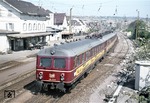 425 419-9 als Et 3378 (Stuttgart - Neckarelz) im Bahnhof Kirchheim/Neckar. (28.04.1975) <i>Foto: Peter Schiffer</i>